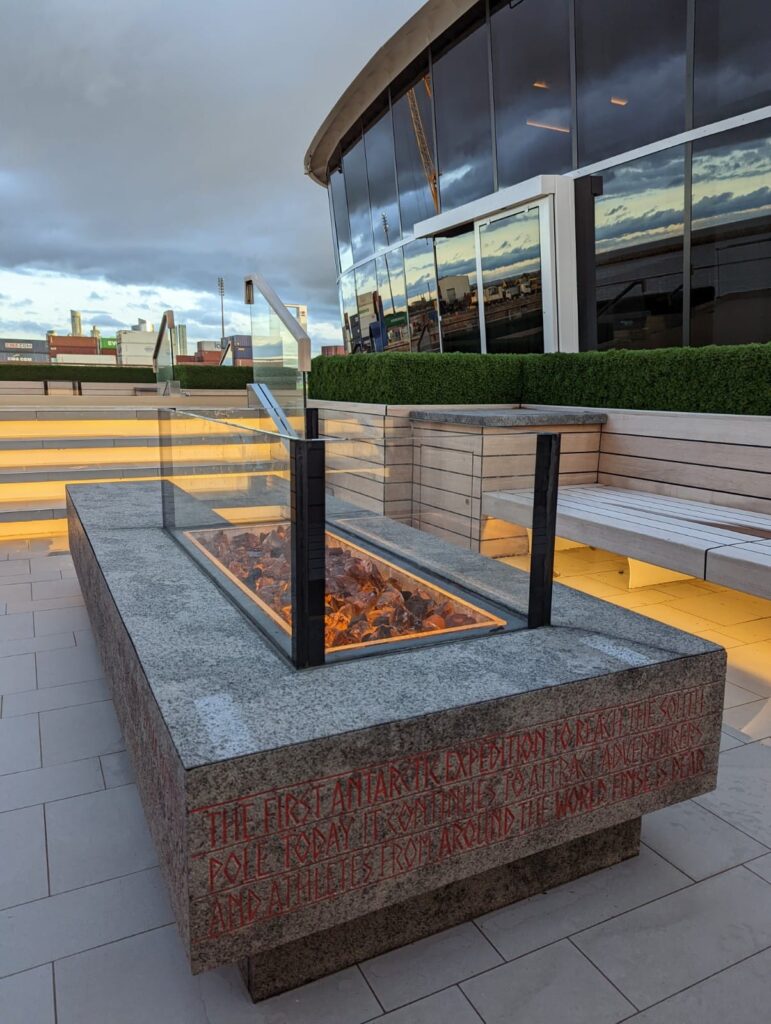 Terasa exterioara luminata