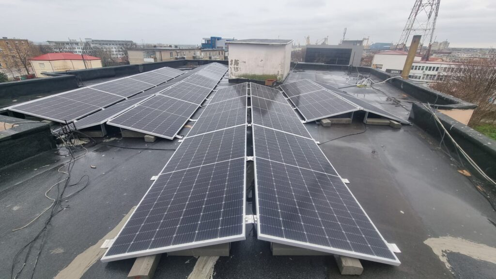 panouri fotovoltaice pe bloc